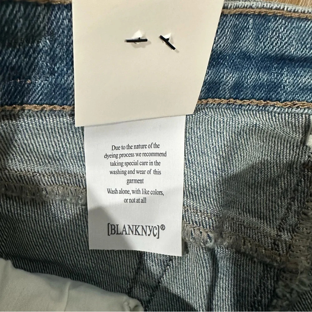 Blank NYC The Astro Cut-Off Short Light Wash Distressed Denim Size 24 NWT - Picture 4 of 8